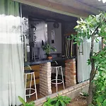 Chalé aconchegante, pertinho da cidade e conectada a natureza